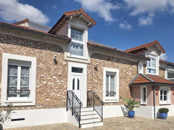 – Maison – 320m²